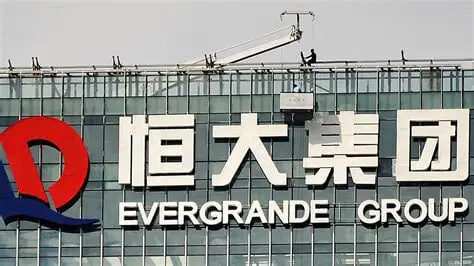 **Evergrande und dessen Geschäftsbereiche setzen Handel in Hongkong aus**Wie wir seit Monaten berichten, geht der größte Schuldner der Welt, Evergrande, …