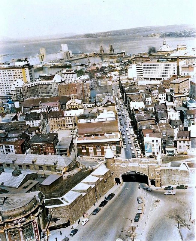 Une partie du Vieux-Québec vers 1965