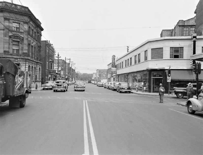 Intersection Saint-Joseph et Dorchester - 1953