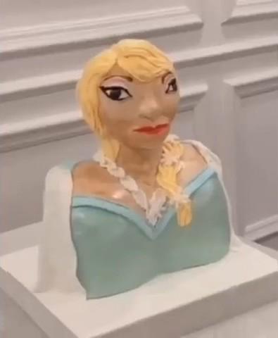 This horrible cake of elsa