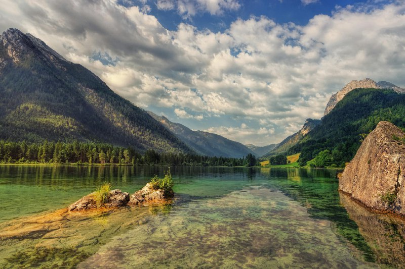 Tranquil Mountain Lake[2880x1920]