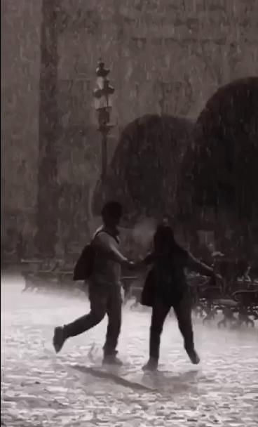 رادیو آدینه