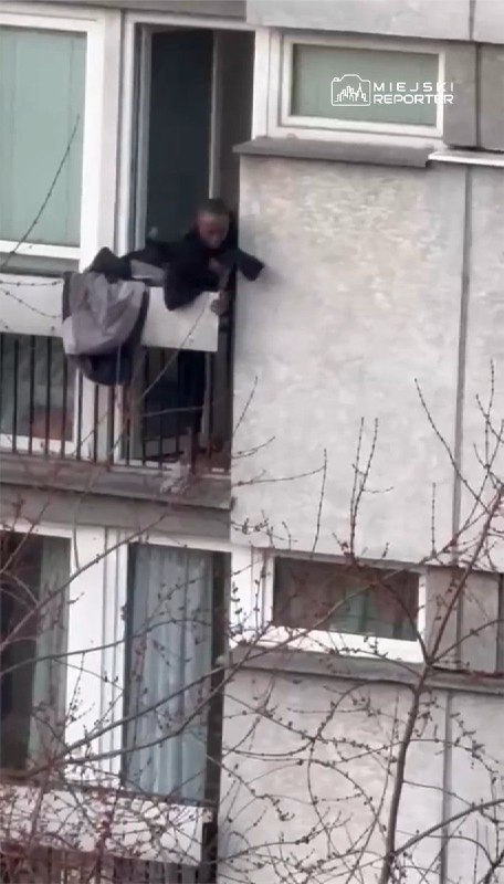 Downtown Warsaw: African screaming and throwing …