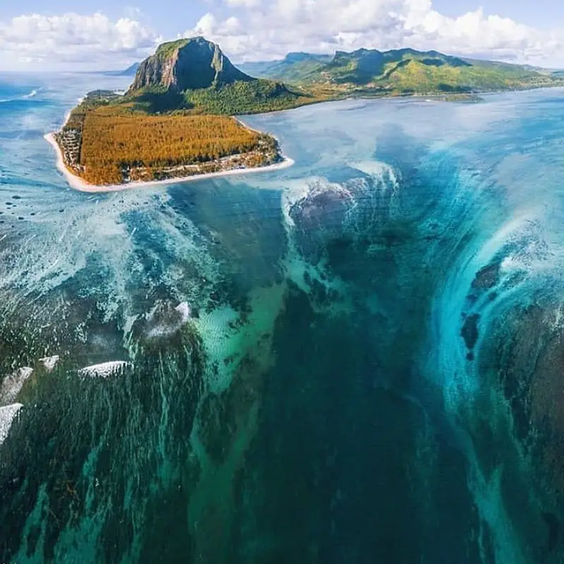 Hiện tượng thiên nhiên thú vị này xuất hiện ở vùng biển thuộc quốc đảo Mauritius.
