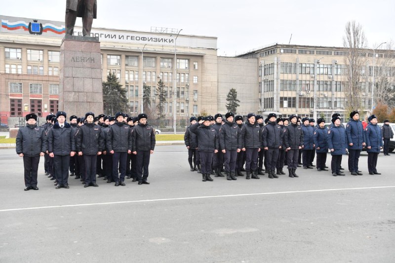 ***⭐️*** **Сегодня свой профессиональный праздник отмечают …