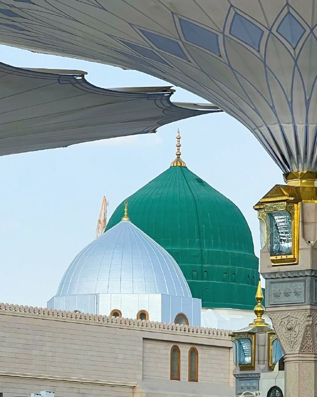 لِروضِ أحمـدَ يهفو الصَبُّ مُبتهجاً
