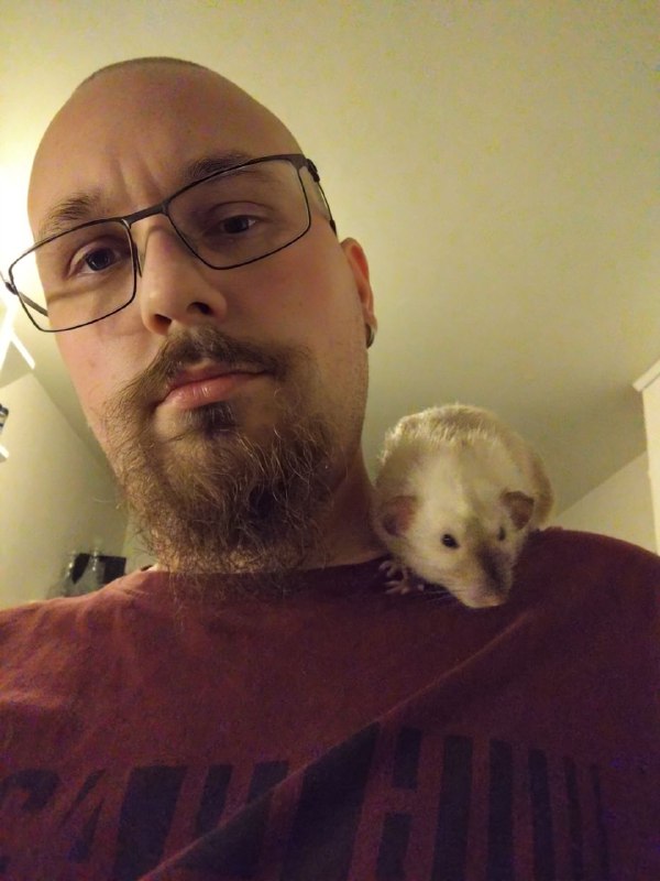 Caspian the shoulder ratto. ^^