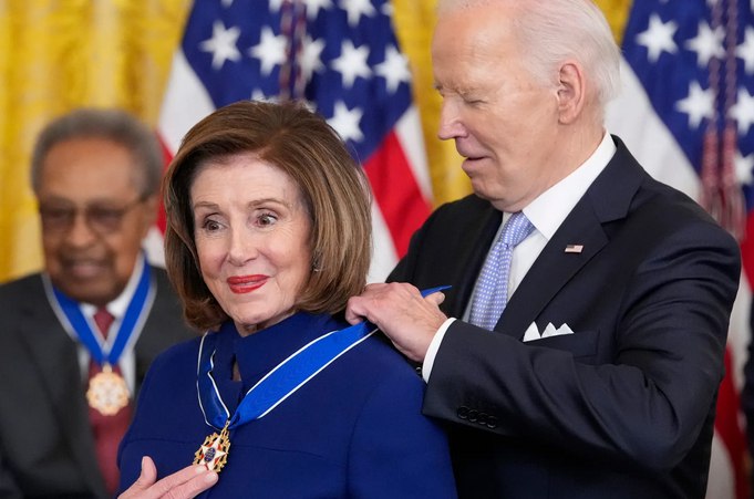 Pelosi dice que el Vaticano revisa …