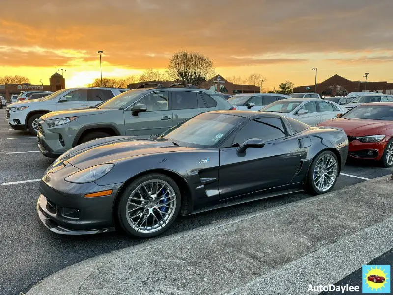 Corvette C6 ZR1 looking so clean …