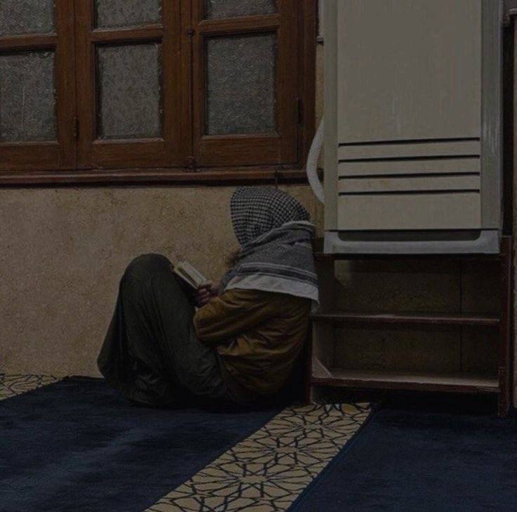 "دعها على اللهِ أقدارًا مقدّرةً