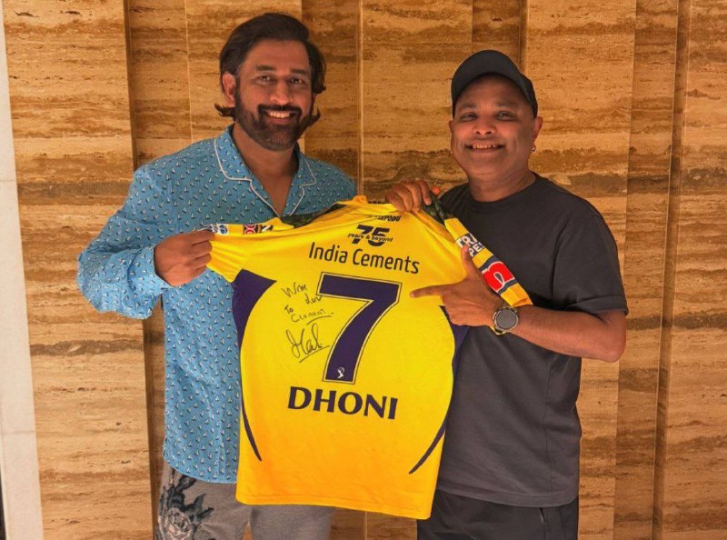 MS Dhoni gifted a signed CSK …