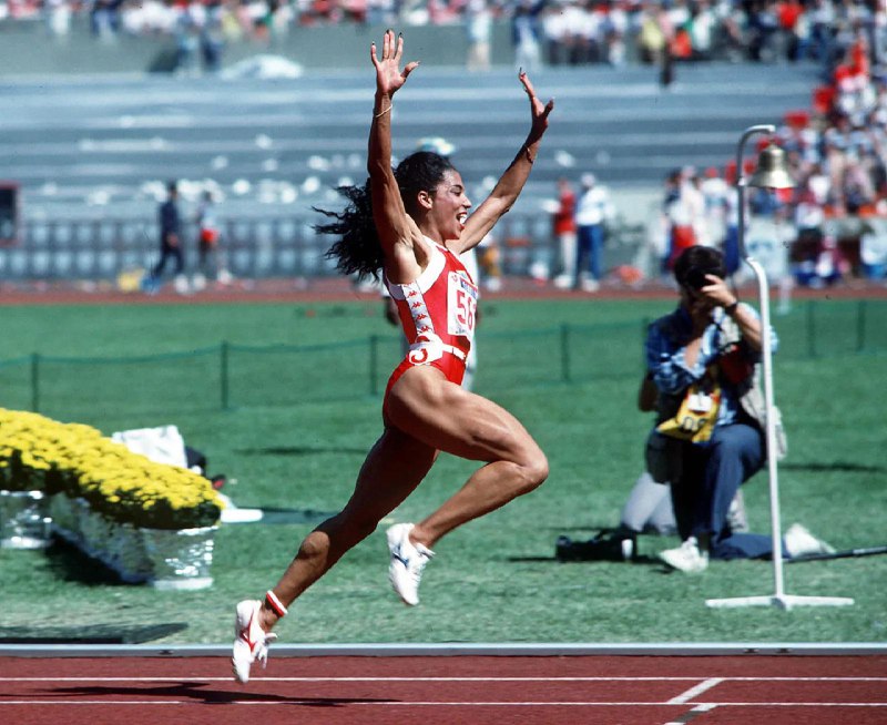 Florence Griffith Joyner wins gold at …