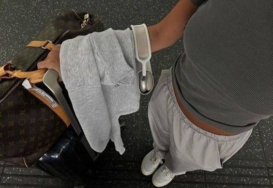 он: извини, что ерунды наговорил, жду …