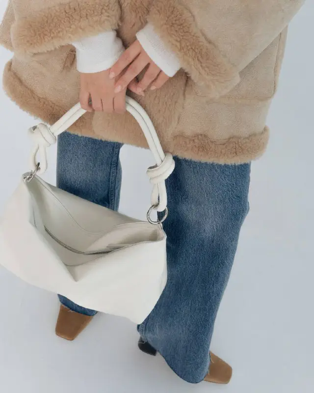 [Gabbi](https://reframestore.com/womenbags/tproduct/519715452-329740712911-sumka-gabbi) — функциональная сумка-трансформер ***🤍***