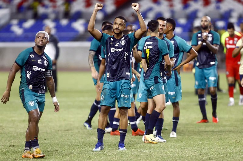 **Torcida aplaude estreia**