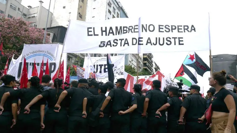 Argentina. 5OO cortes y movilizaciones masivas en todo el país contra el hambre y el ajuste /En la Capital miles …