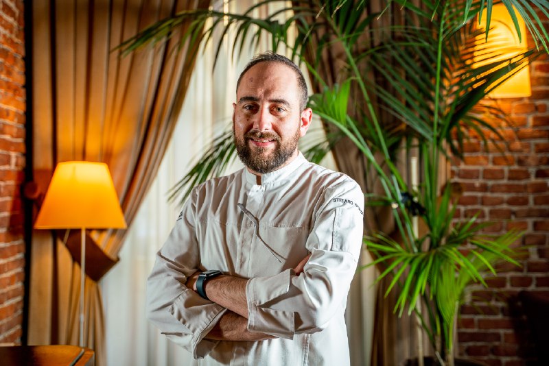 ***?*** **Lo chef Stefano Sforza presenta …