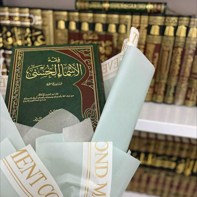 مَا جَمَّلَ الفَتَاة إِلَّا الدِّين وَالأَدَب،