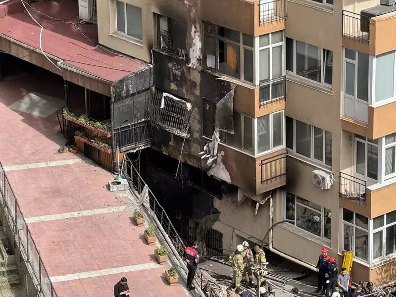 **Un incendiu izbucnit într-un club din Istanbul aflat în renovare a ucis 15 oameni**