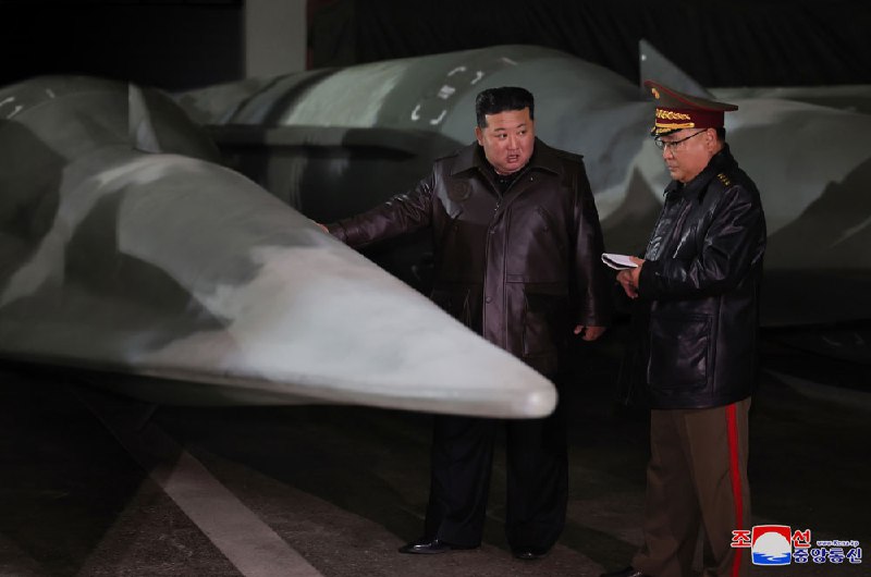 Kim Jong Un inspecciona las bases …