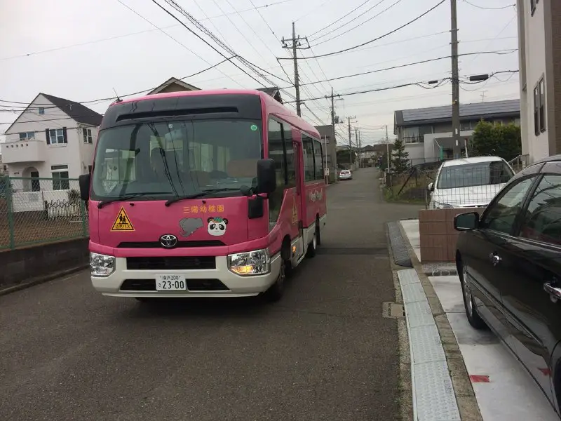 Школьный автобус. Йокогама, Япония