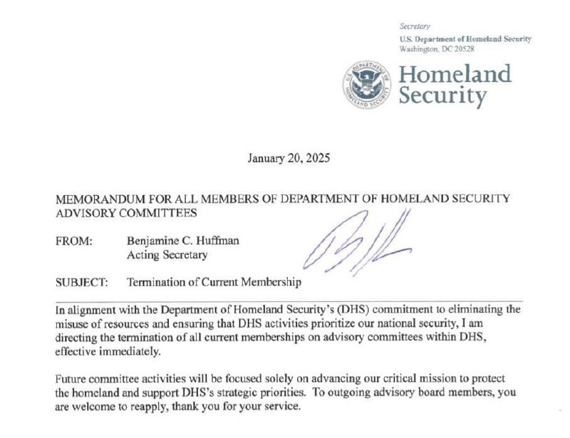 1/22/25 美国国土安全部以“滥用资源”为由解雇了所有顾问委员会成员。国土安全部下设多个顾问委员会，包括为部门人员提供自然灾害和应急准备、关键基础设施、人工智能和网络安全等问题建议的小组。还包括国土安全顾问委员会，成员包括前国土安全部长、缉毒局官员、警察工会主席和财富 500 强公司的首席执行官。
