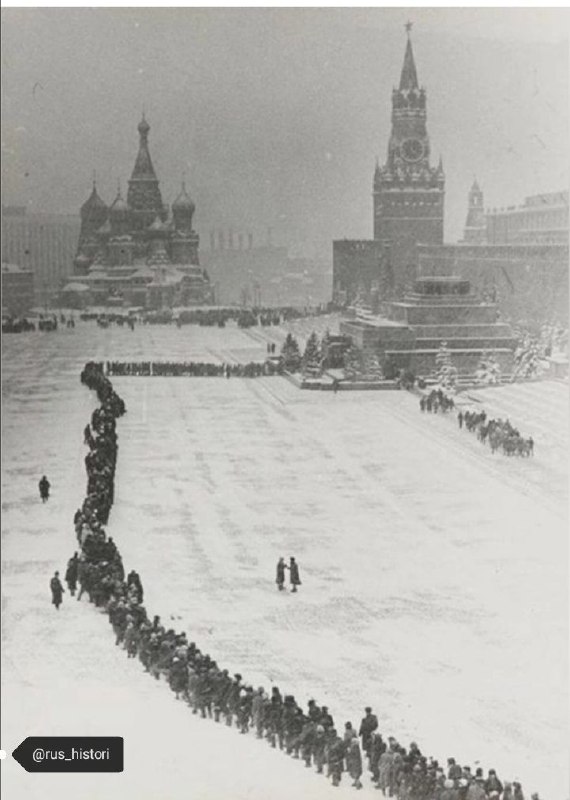 Очередь в мавзолей 1970-е.