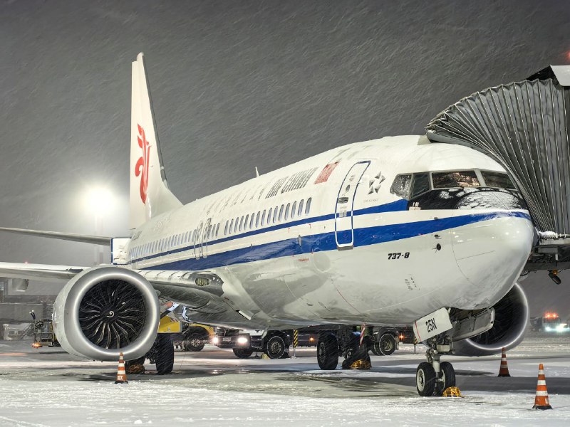 Заснеженно... B-225N Air China Boeing 737 …