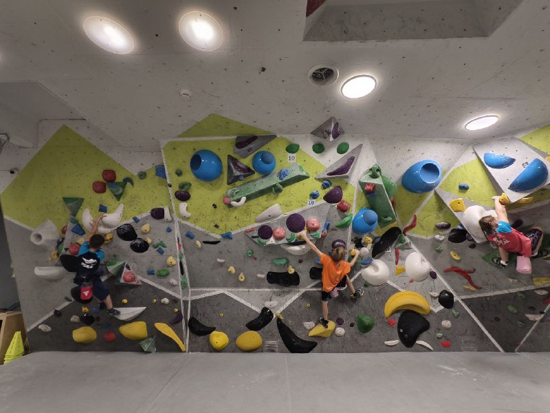 Скалодром Rock Zona Boulderhouse