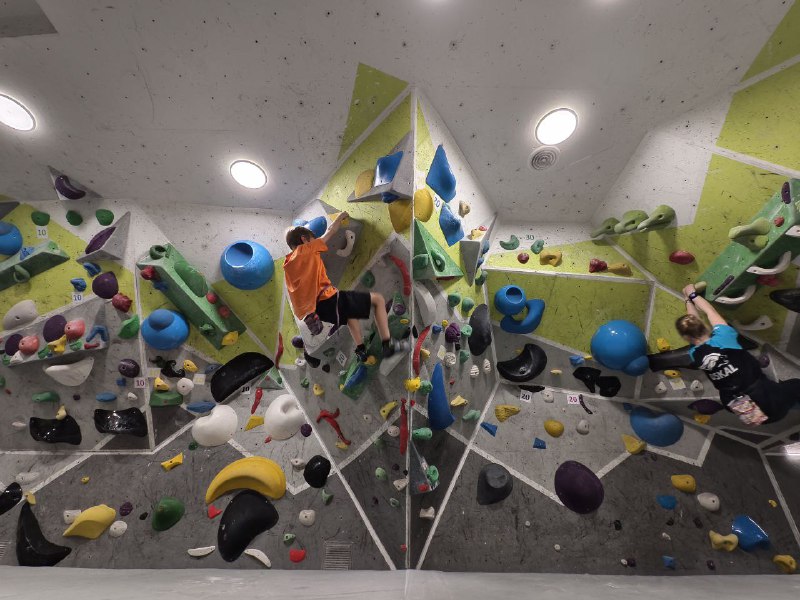 Скалодром Rock Zona Boulderhouse