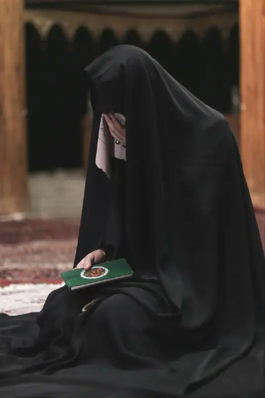 اَلحَمْدُ للهِ الَّذي لا يُهْتَكُ حِجابُهُ، …