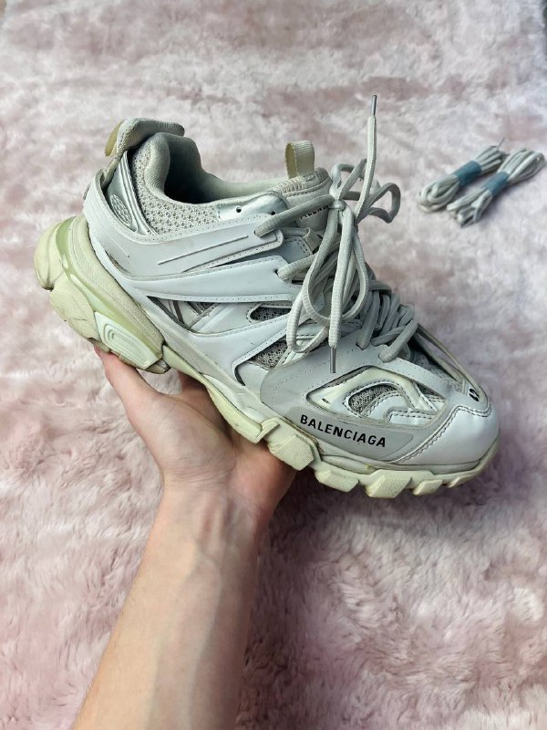 **Balenciaga track 1**