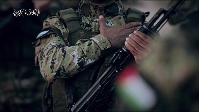 ‏رِجالٌ يَنسِجون العِزَّ لـ أُمَّةٍ غَرقت …
