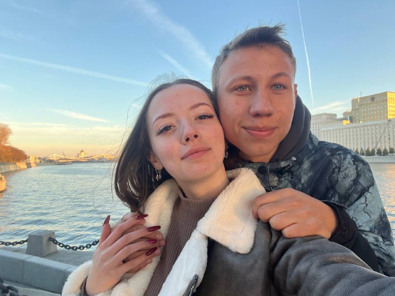 Тут мы еще в Москве , …