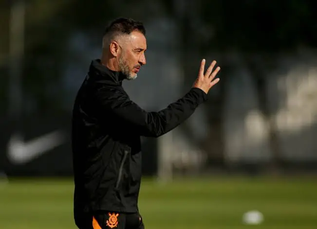 Vitor Pereira deixa o Corinthians com …