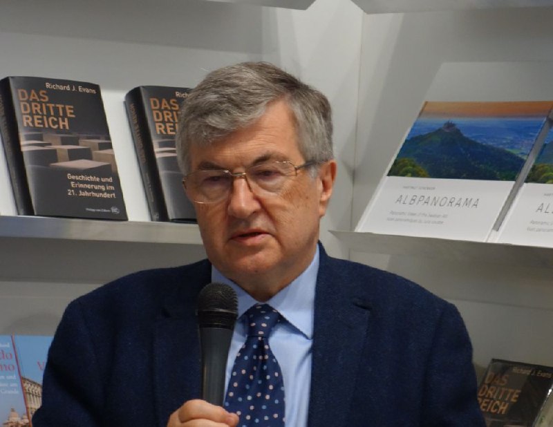 ***🖌*** El historiador británico Richard J. Evans es autor de dieciocho libros, incluida su trilogía sobre el [Tercer Reich](https://telegra.ph/Comprender-el-ascenso-del-fascismo-08-22) (La …