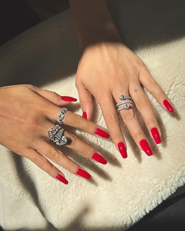 [#**SOCIAL**](?q=%23SOCIAL) | Unhas de **Selena Gomez** …