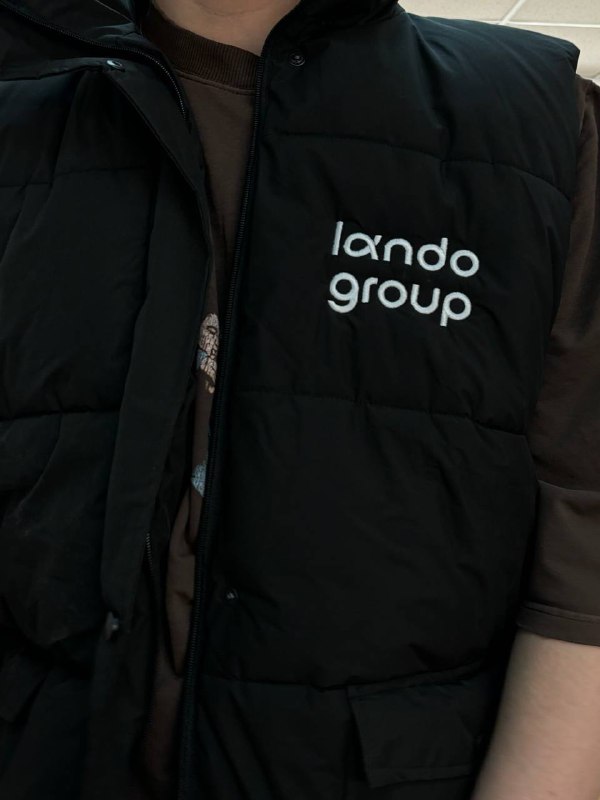 Вышивка на жилетках [для Lando Group](https://landogroup.ru/)