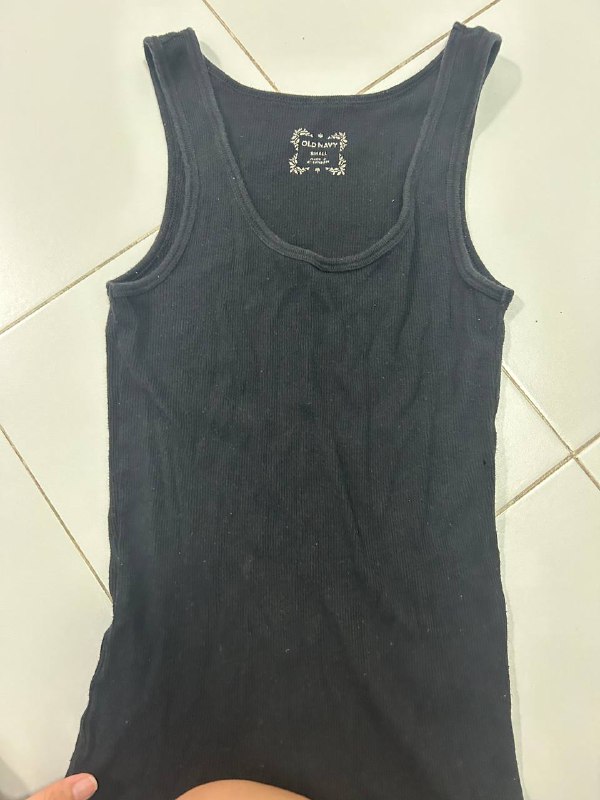 Old navy tank $8 [#shannstops](?q=%23shannstops)