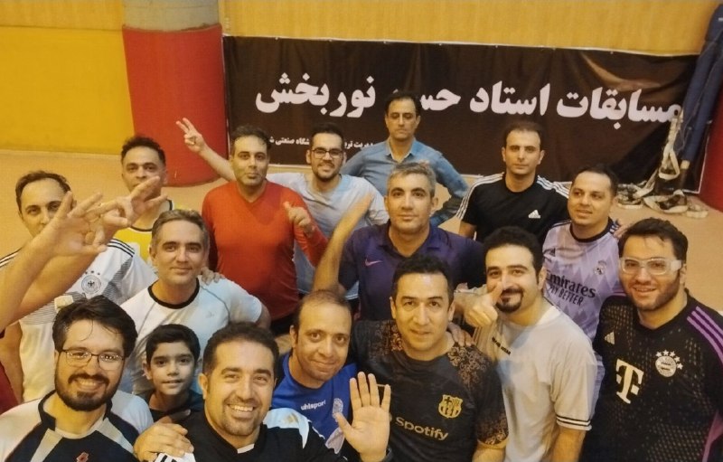 تمرین فوتسال فارغ‌التحصیلان