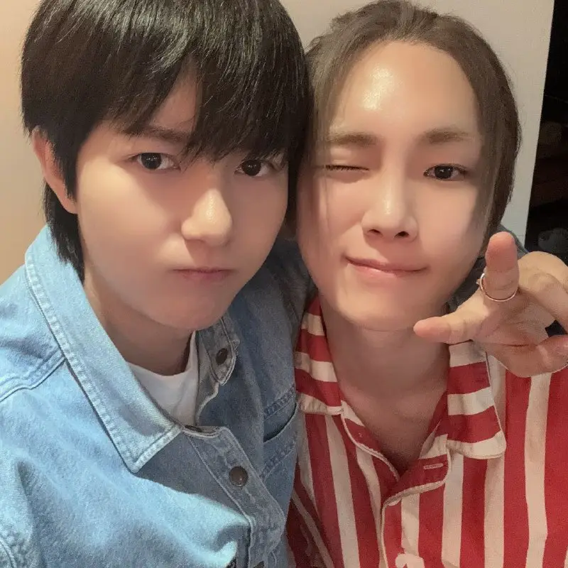 NCT’s Renjun sent these photos with …