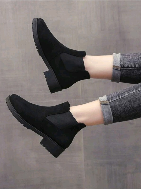 Black Elegant Solid Color Chelsea Boots