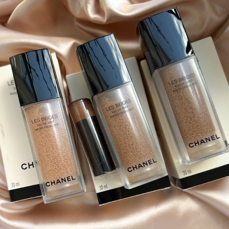 Тональный флюид Chanel в оттенках Light