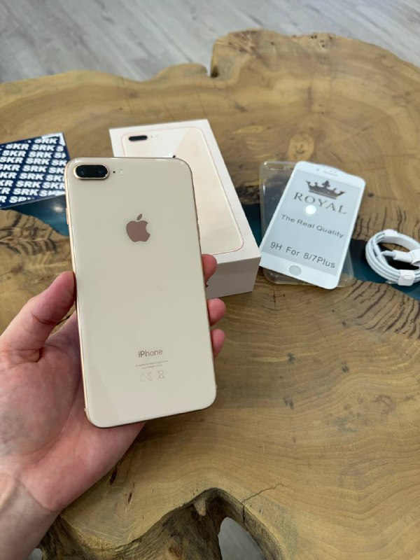 **iPhone 8 Plus 64 Gold**