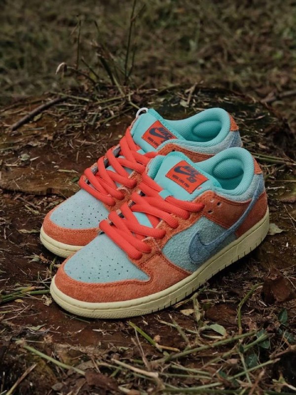 NIKE SB Dunk Low "Orange Emerald …