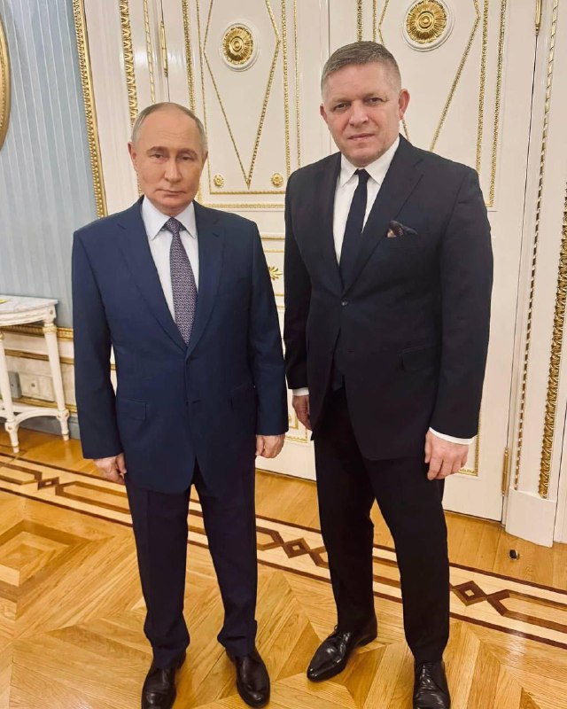 ***🇷🇺******🇸🇰*** O primeiro-ministro eslovaco, Robert Fico, …