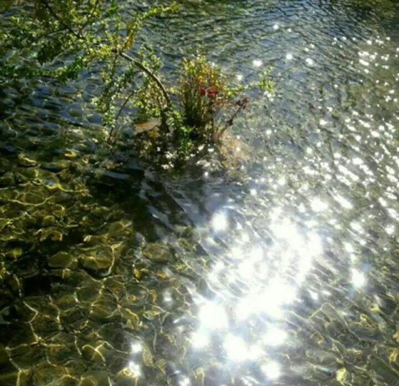 کعبه‌ام بر لب آب