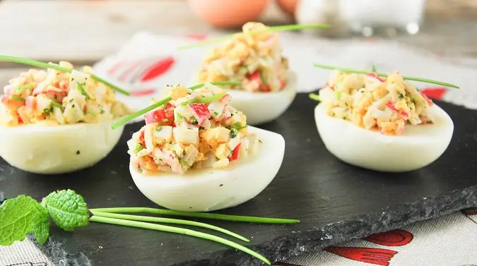 [‍](https://somoscocineros.com/assets/uploads/recipes/55/receta-facil-de-huevos-rellenos.png)***🍴*** Receta fácil de huevos rellenos
