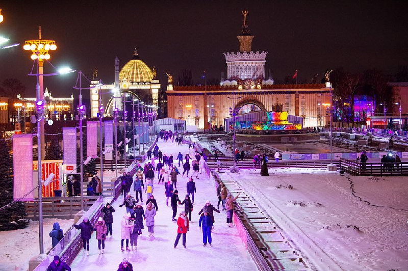 ***⛸*** **Самый большой каток Москвы** [**откроется**](https://vdnh.ru/news/70757/#:~:text=%D0%92%20%D0%B7%D0%B8%D0%BC%D0%BD%D0%B5%D0%BC%20%D1%81%D0%B5%D0%B7%D0%BE%D0%BD%D0%B5%202024%2F25,%C2%BB%20%D0%B8%20%C2%AB%D0%9A%D0%B0%D0%BC%D0%B5%D0%BD%D0%BD%D1%8B%D0%B9%20%D1%86%D0%B2%D0%B5%D1%82%D0%BE%D0%BA%C2%BB.) …