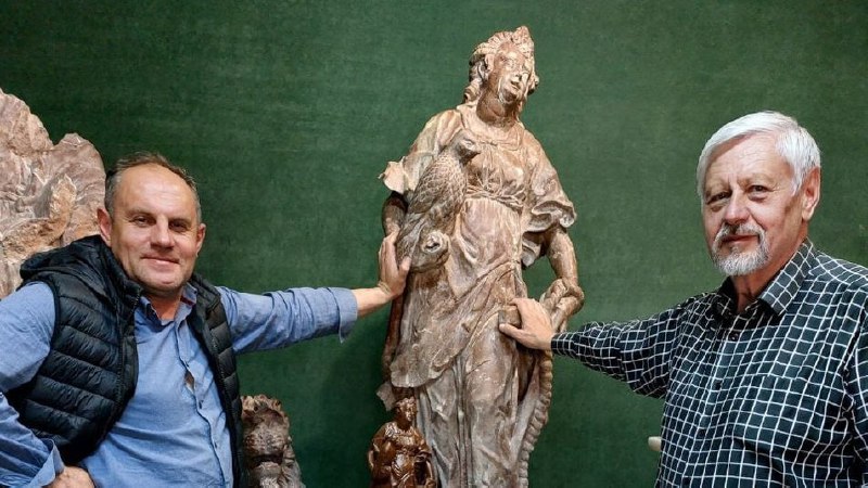[​​](https://telegra.ph/file/c7c60d591f9ca67b860c5.jpg)На Тернопільщині до замку повернули відреставровану скульптуру 17 століття.